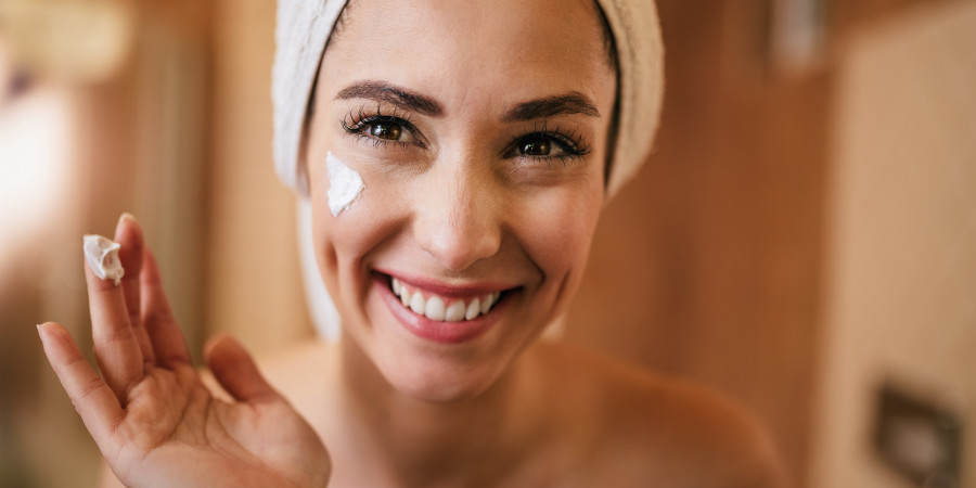 Les cosmétiques formulés à partir de prébiotiques sonnent comme un retour à l'essentiel : respecter la peau pour lui permettre de mieux se défendre contre les agressions extérieures.