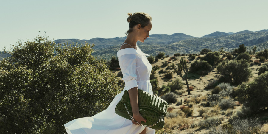 La collaboration Karl Lagerfeld x Amber Valletta est axée autour d'accessoires éco-responsables, avec notamment des sacs en cuir de cactus.