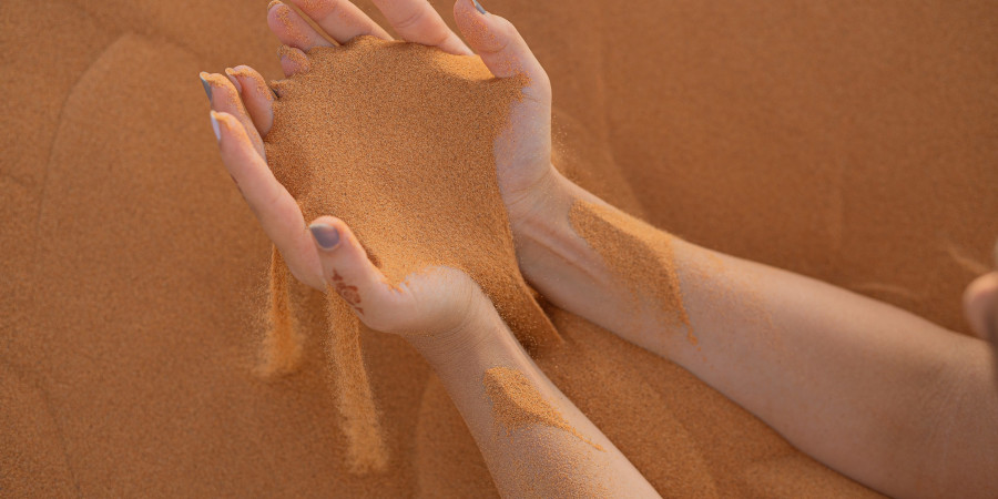 Le grand public reste beaucoup moins sensibilisé à la nécessité de préserver le sable, deuxième ressource la plus exploitée après l'eau.
