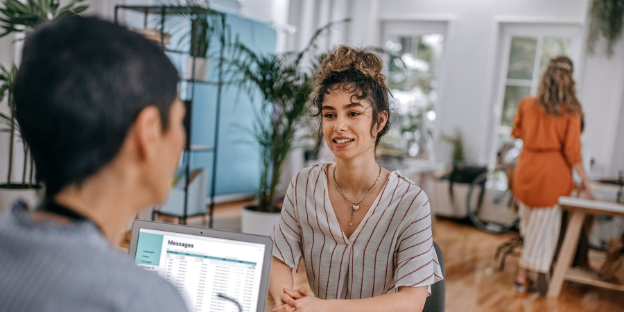 À l’heure où les savoirs techniques sont menacés par la digitalisation du travail, l’accent est davantage mis sur les "soft skills" lors des processus d’embauche.