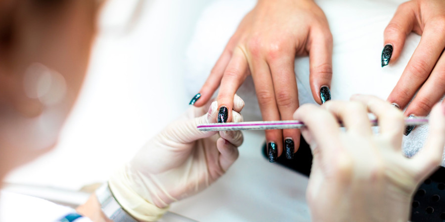 Grâce à la popularité du nail art, de nombreuses personnes en ont fait leur activité secondaire. 